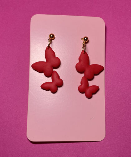 Mariposas colgantes rojas