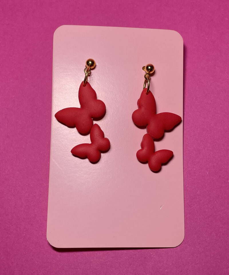 Mariposas colgantes rojas