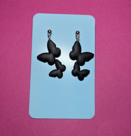 Mariposas colgantes negras
