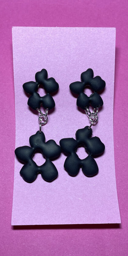 Flor fiestera peque negra