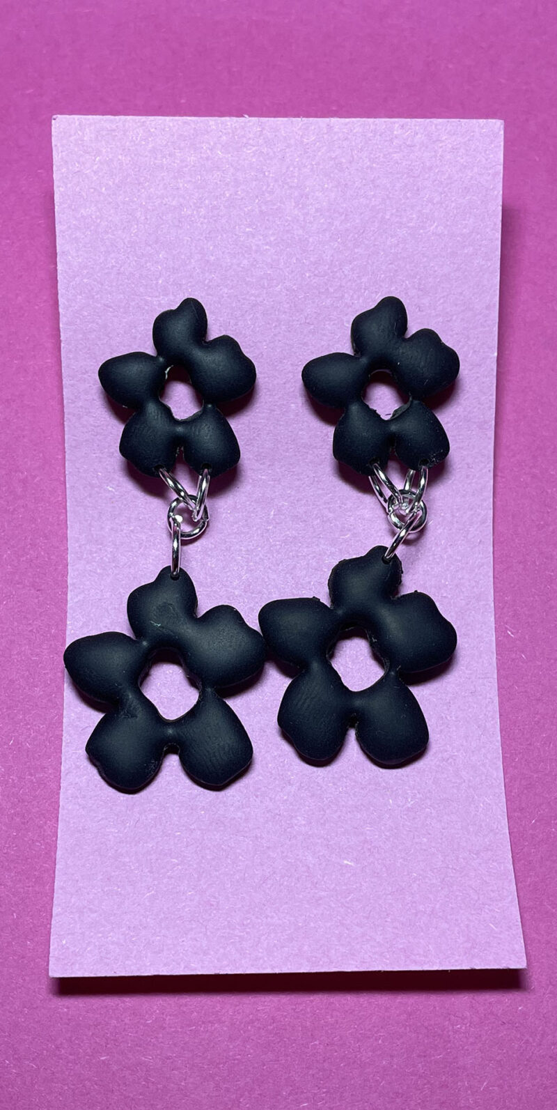 Flor fiestera peque negra