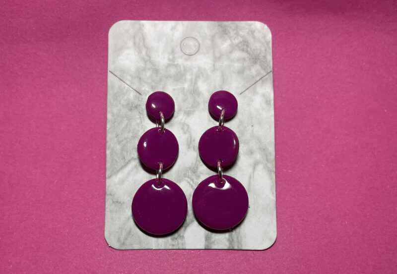 Pendientes circulares violeta